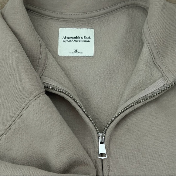 Abercrombie and Fitch Beige Quarter Zip Sweatshirt - Picture 7 of 11